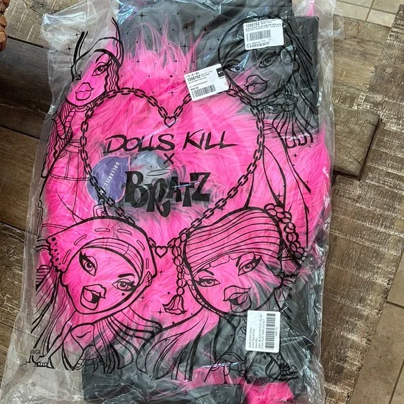 Dolls Kill x BRATZ Patent PU w/pink Fur Trim Lined Trench Coat NWT - Picture 8 of 11